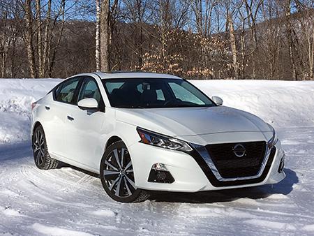 2019-Nissan-Altima_02.jpg