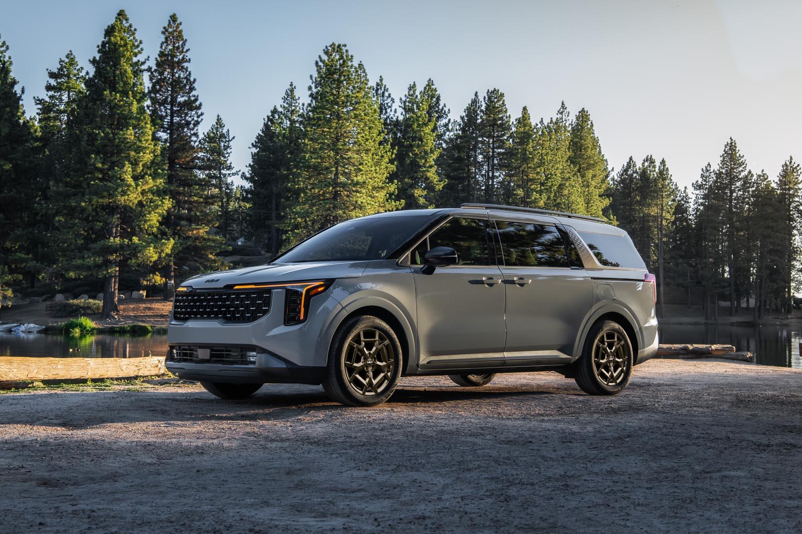 2025 Kia Carnival Hyb_01.jpg