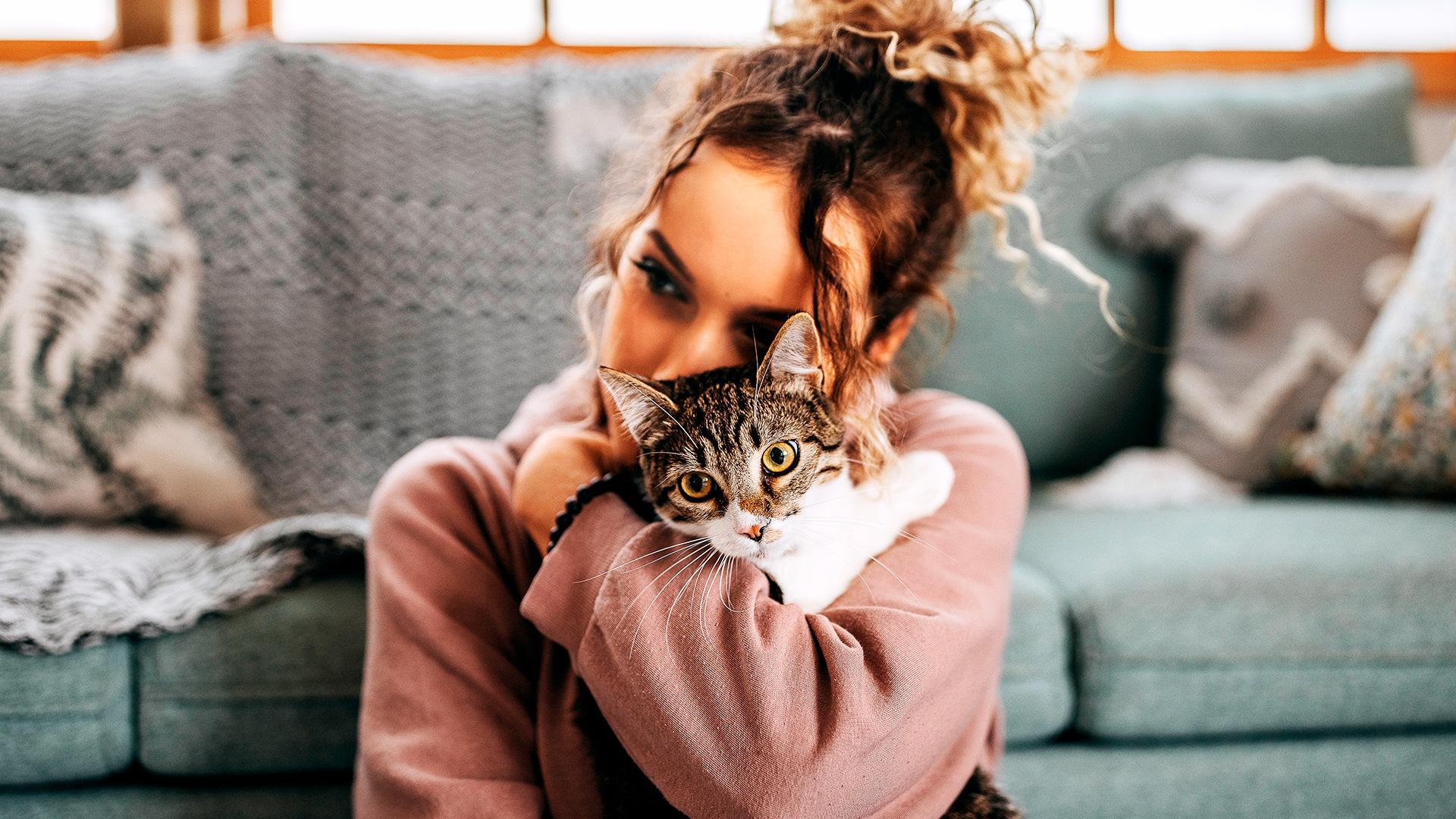 1920x1080_assurance_animaux_femme_chat_1.jpg