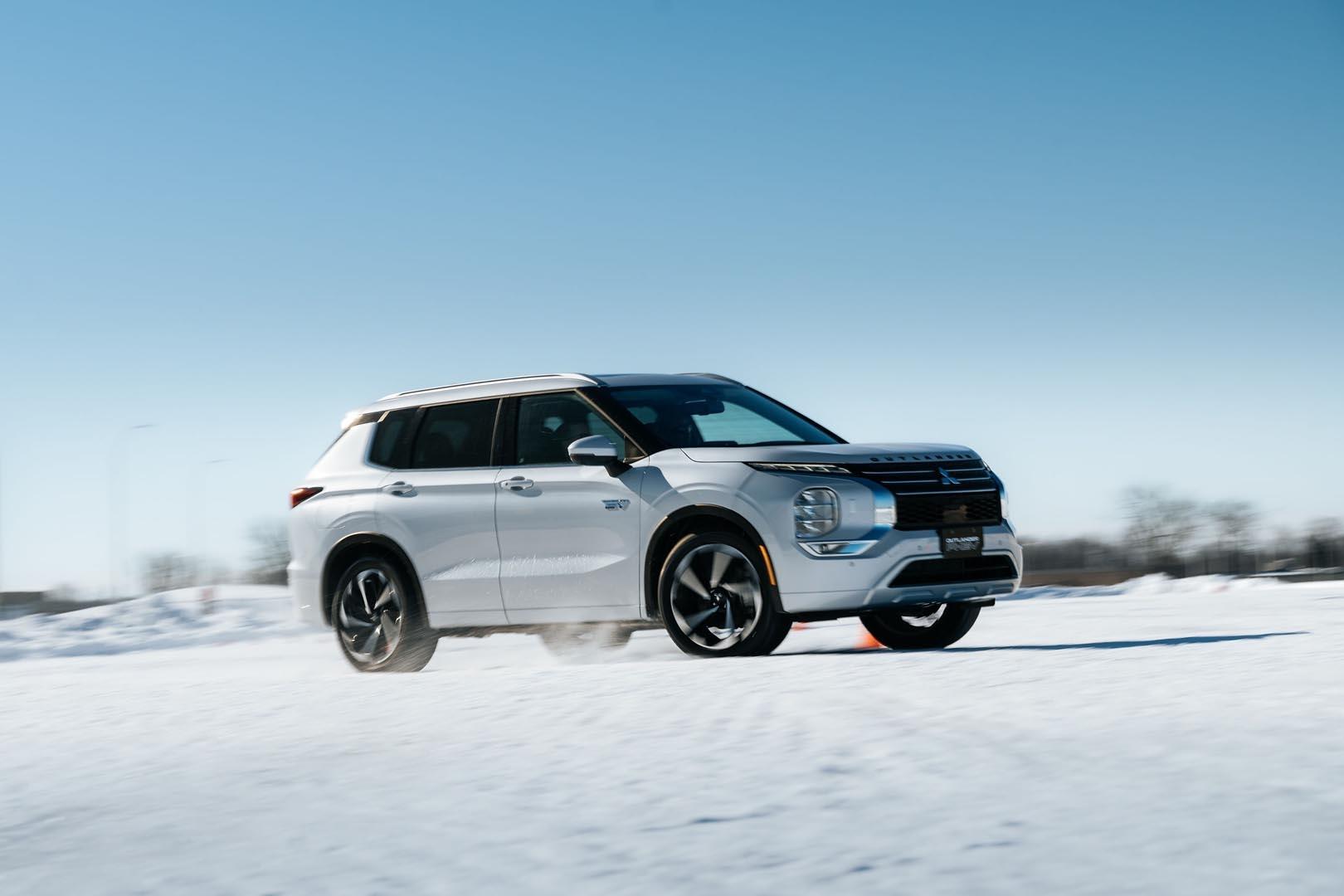 2024 Mitsubishi Outlander PHEV_01.jpg