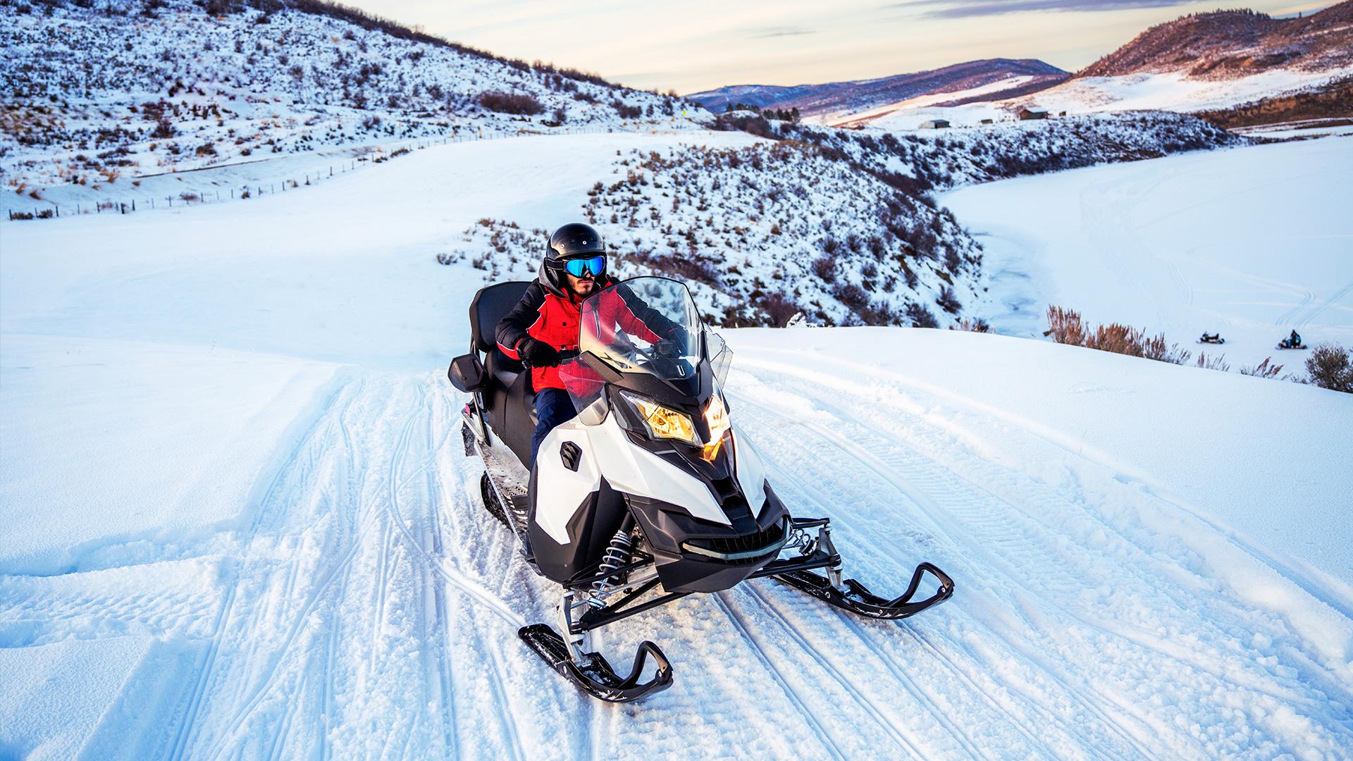1920x1080_assurance_motoneige_homme_1.jpg