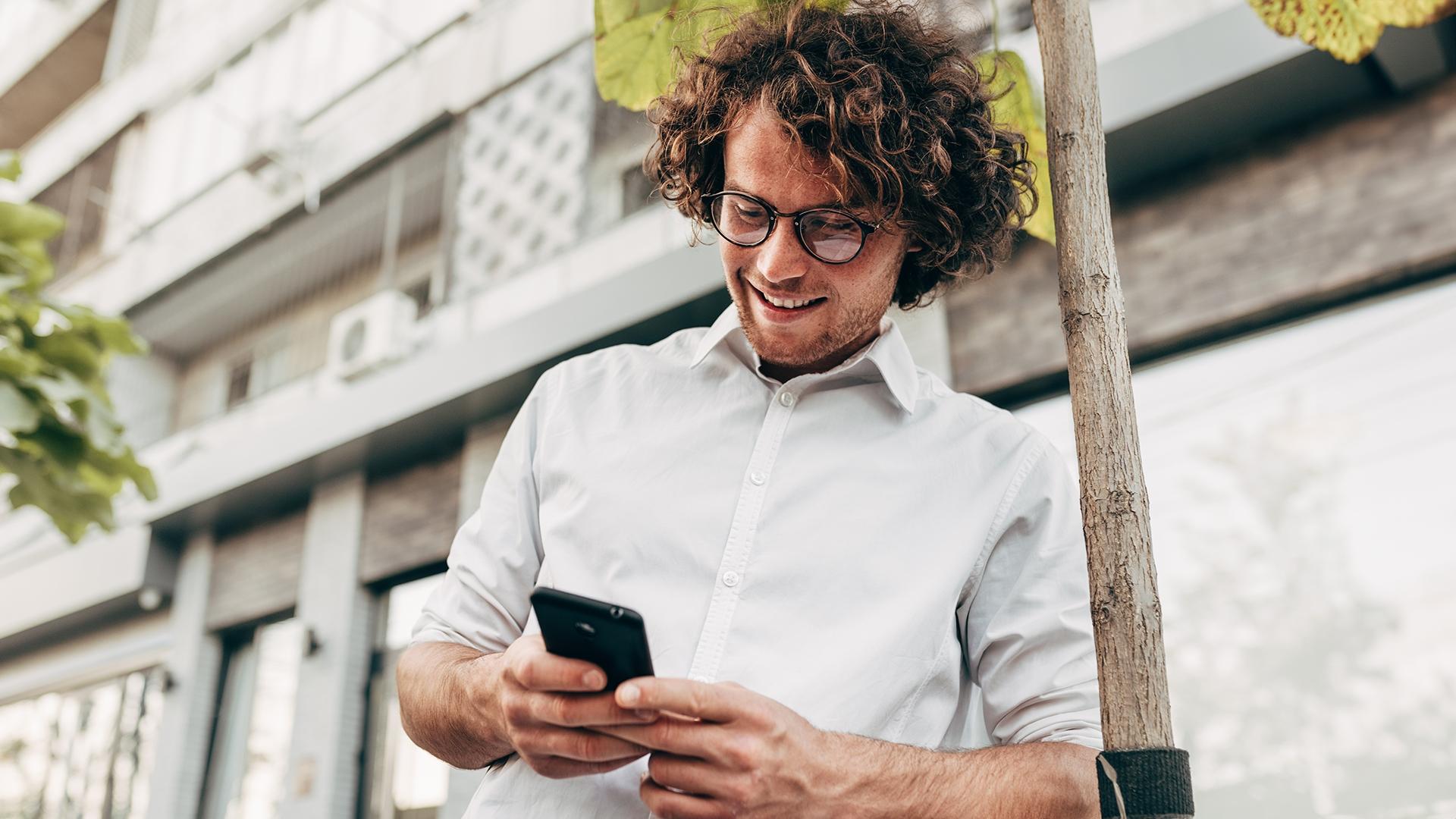 1920x1080-sollicitaiton-telephonique-homme-cellulaire.jpg
