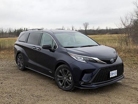 2021-Toyota-Sienna_01.jpg