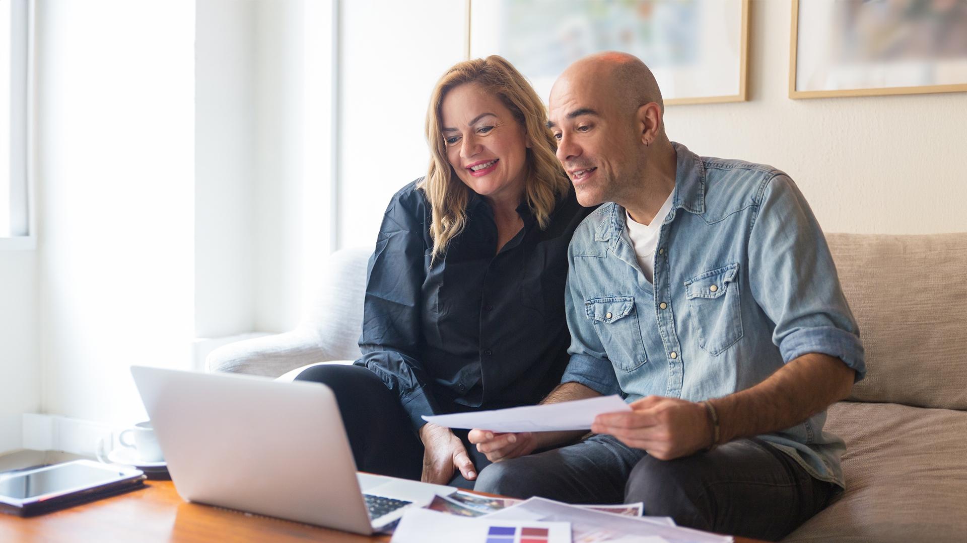 1920x1080_couple-ordinateur-maison_1.jpg