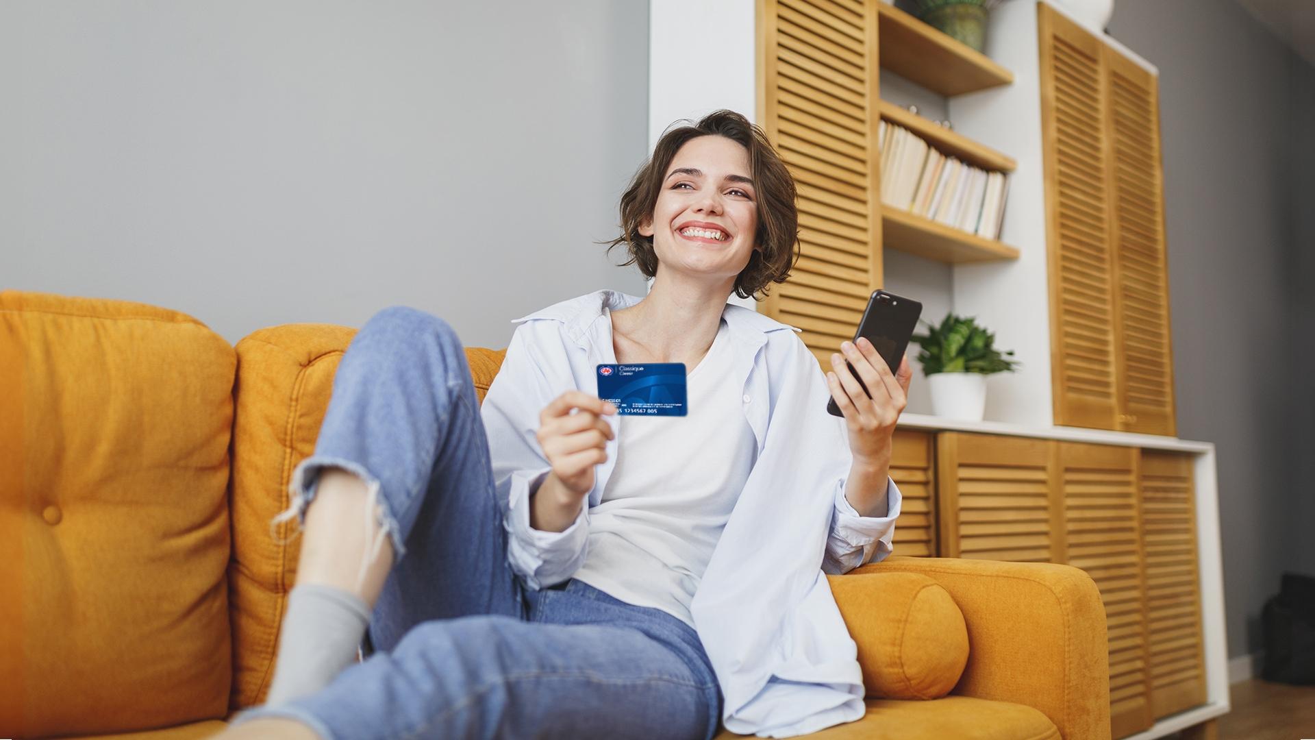 1920x1080-economie-carte-caa-femme-divan-carte-main.jpg